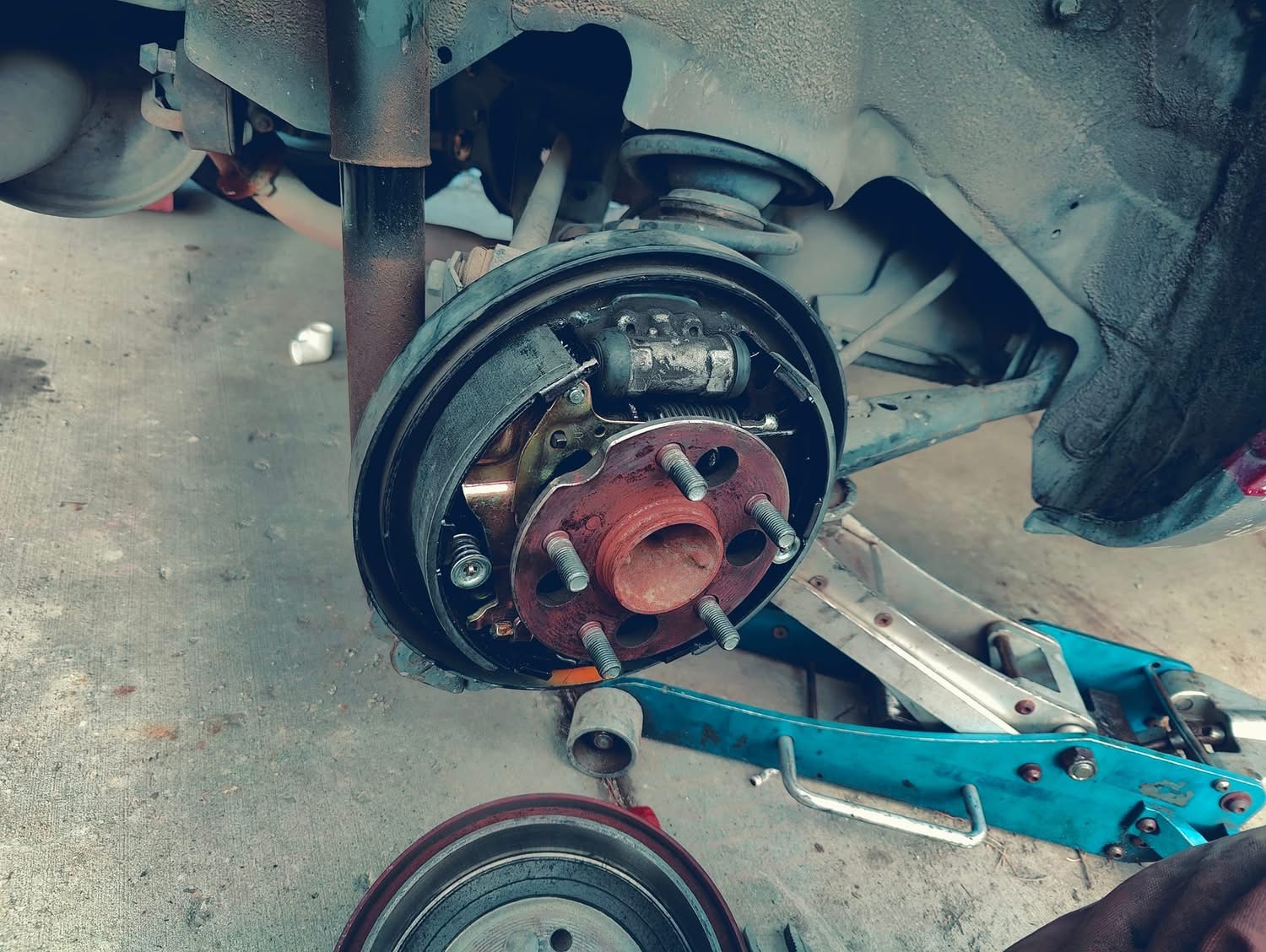 Tavo mobile mechanic brake repair with wheel removed